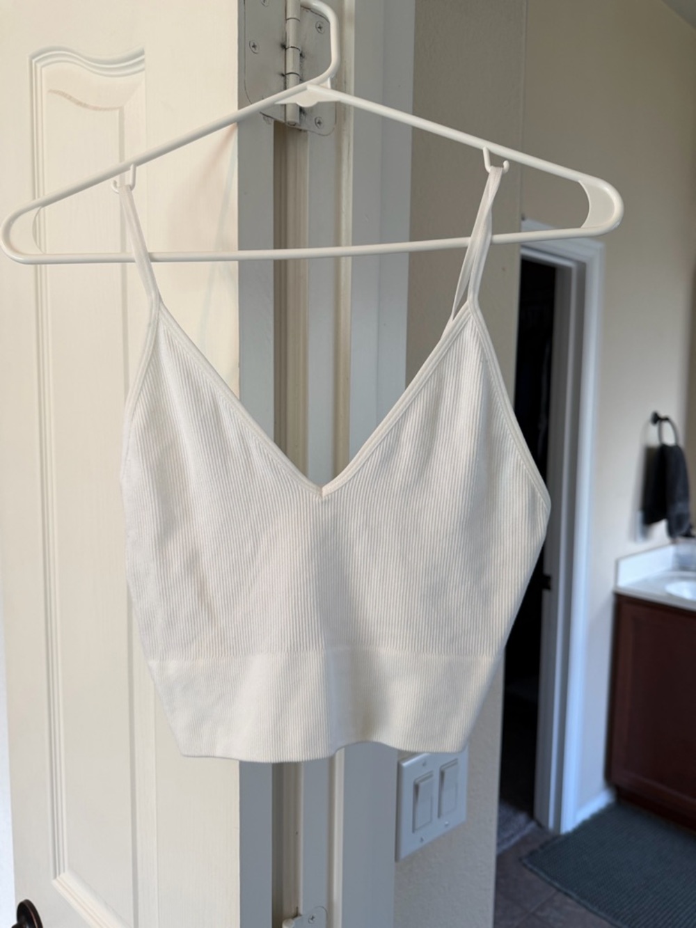 Bozzolo White Ribbed V-Neck Crop Top